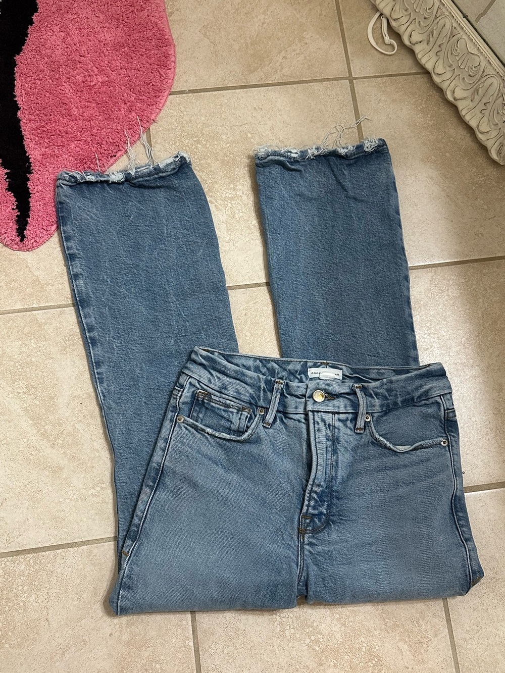 Good American Medium Blue Straight-Leg Jeans with Raw Hem